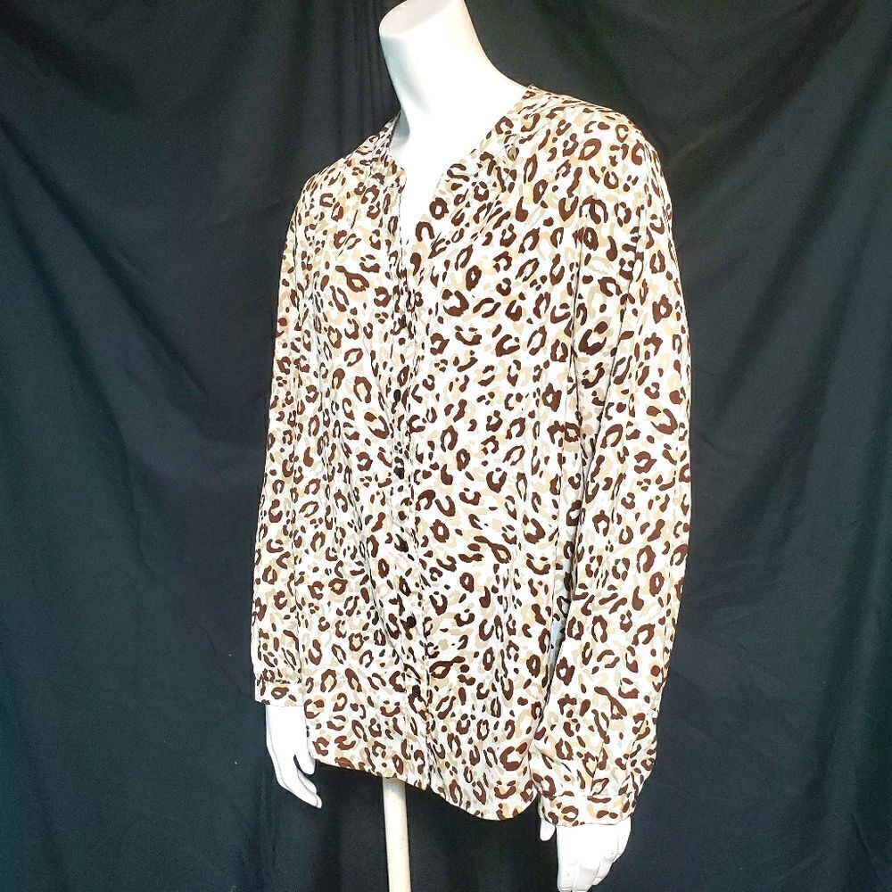 Laura Scott Leopard Print Button Down Shirt (L)